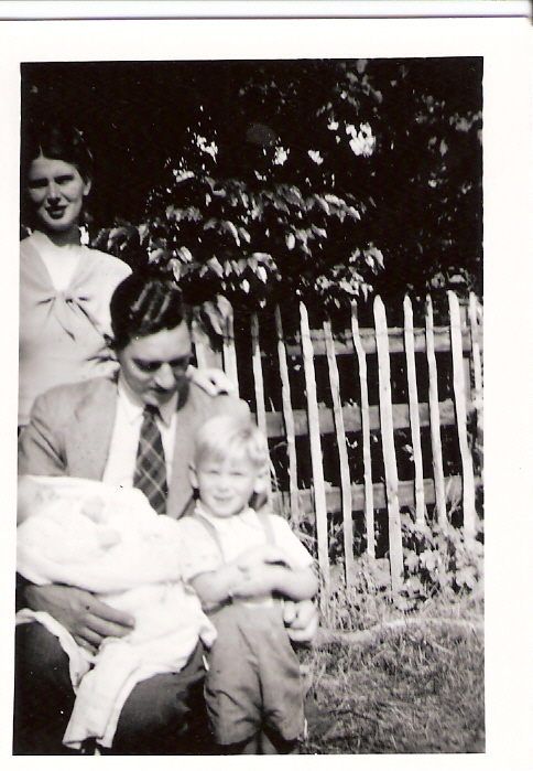 Eric Mary Gordon and Linda.jpg